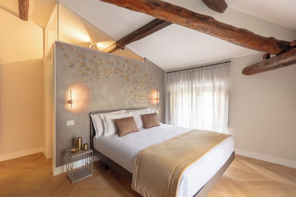Deluxe Room, City View