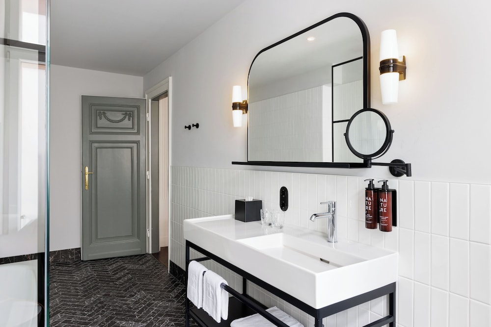 Suite, 1 King Bed (Beletage)