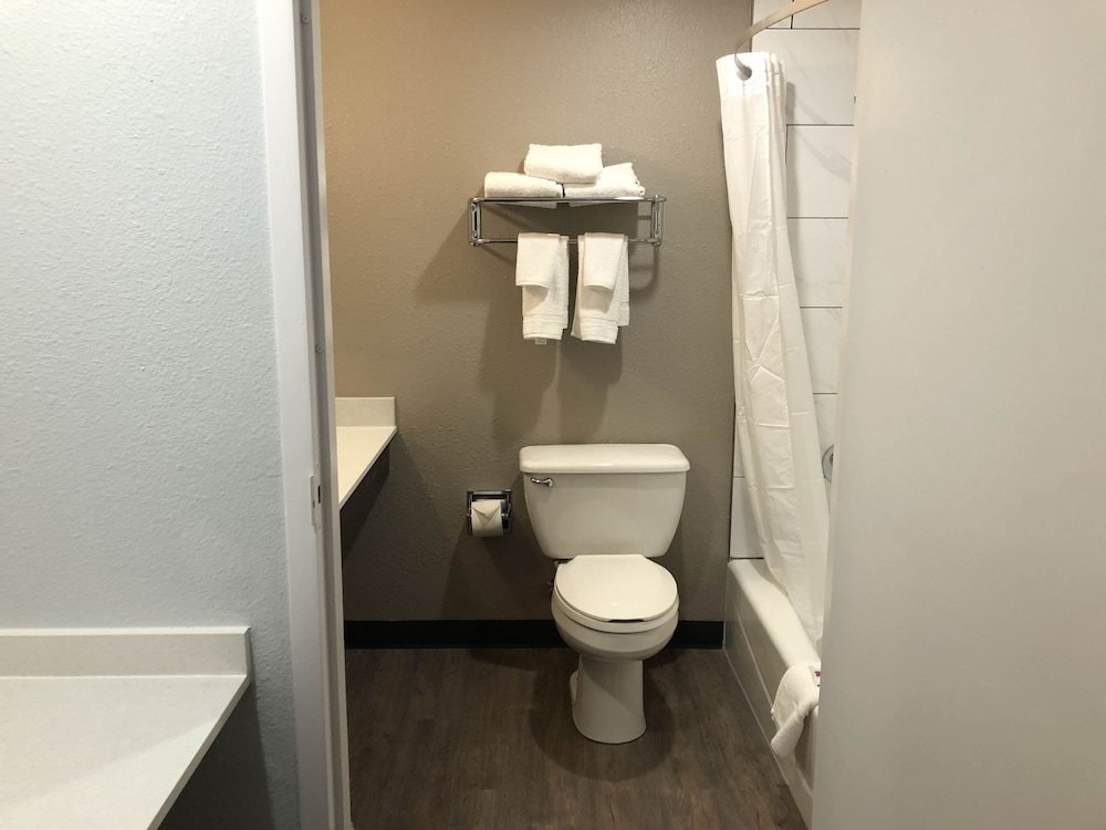 Standard Suite, 1 King Bed, Non Smoking, Kitchenette - Photo 5