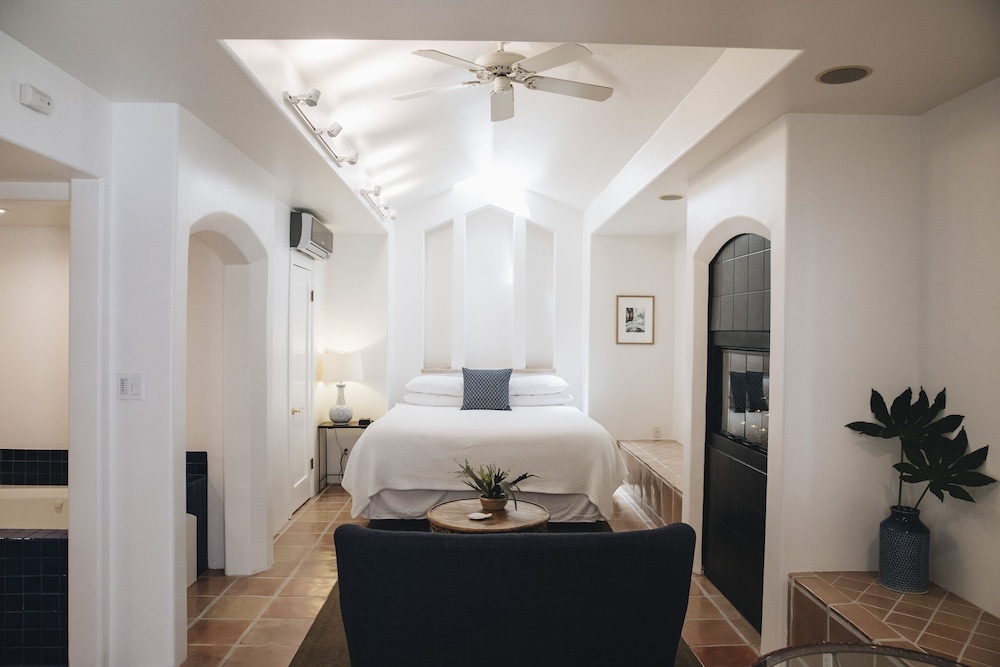Acacia Suite