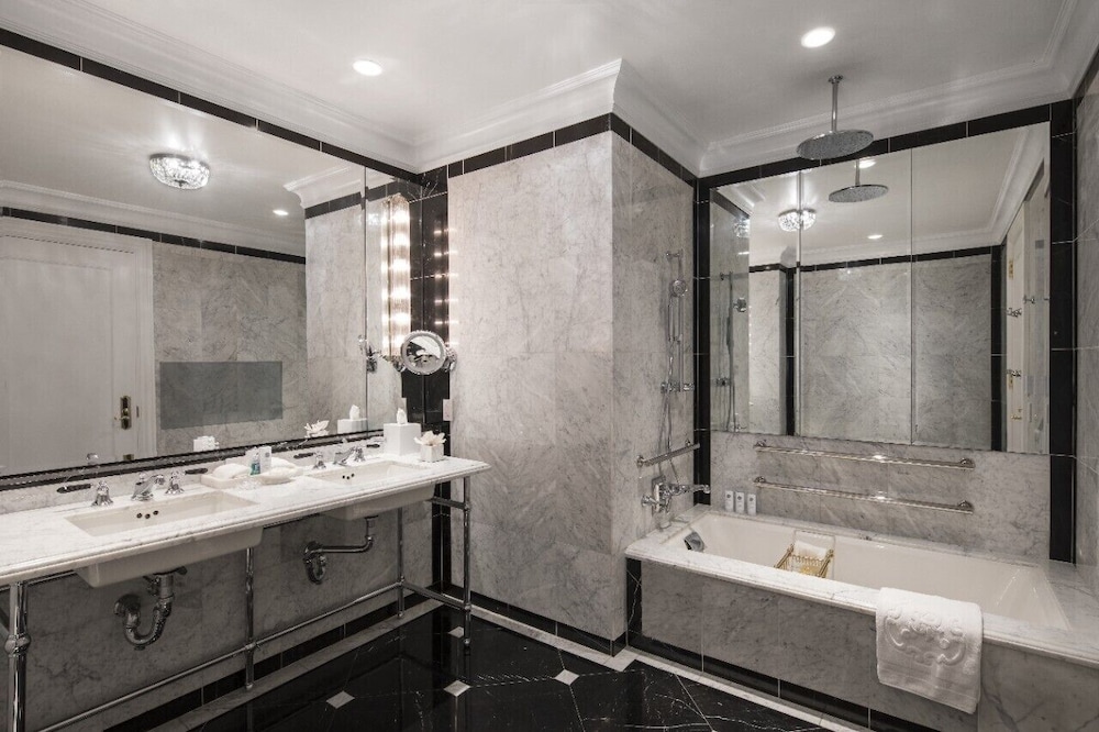 Suite, 1 Bedroom, Accessible Bathtub (Butler Service Included)