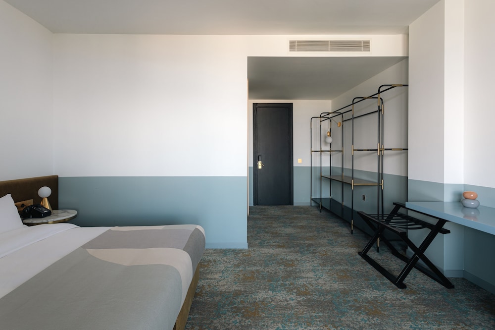 Deluxe Double Room - Photo 14