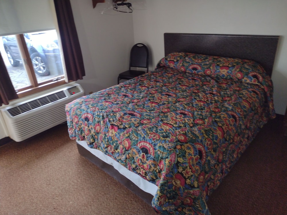 Classic Room, 1 Queen Bed, Smoking photo 3