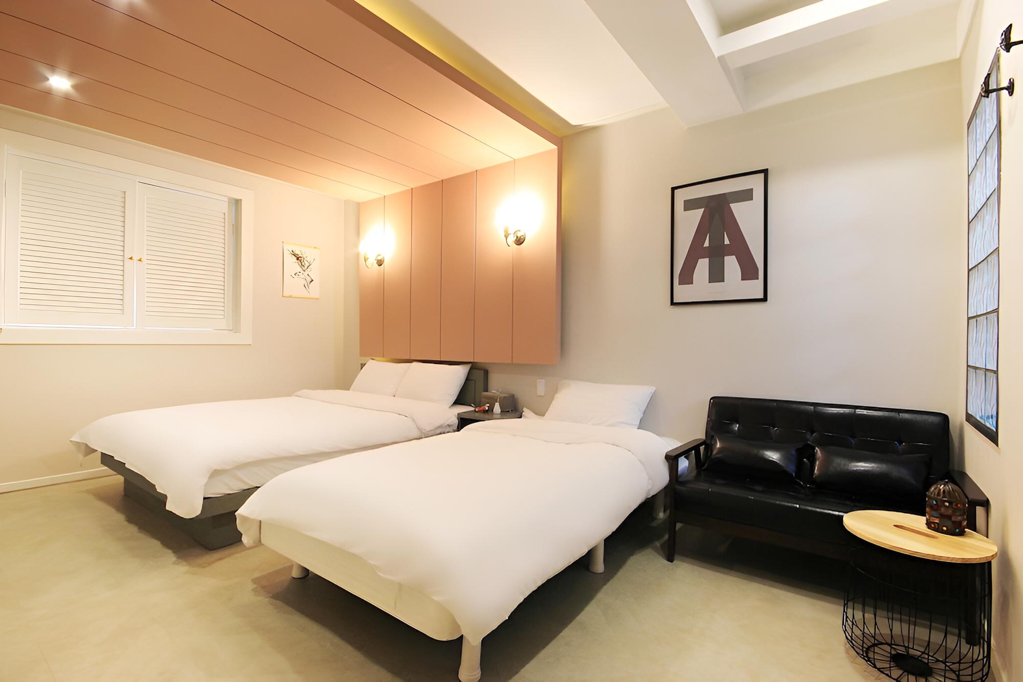 Room (Twin (non-smoking double + single Net) - Photo 10