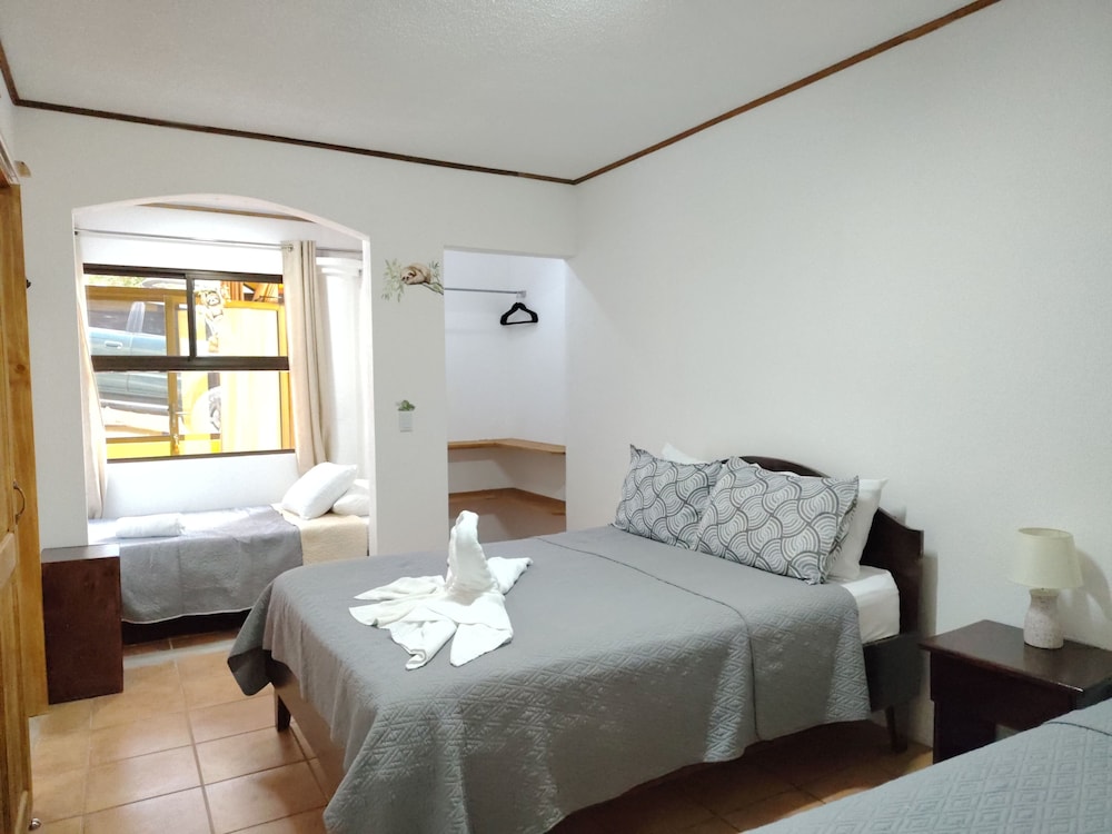 Classic Studio, Multiple Beds, Non Smoking, Kitchen