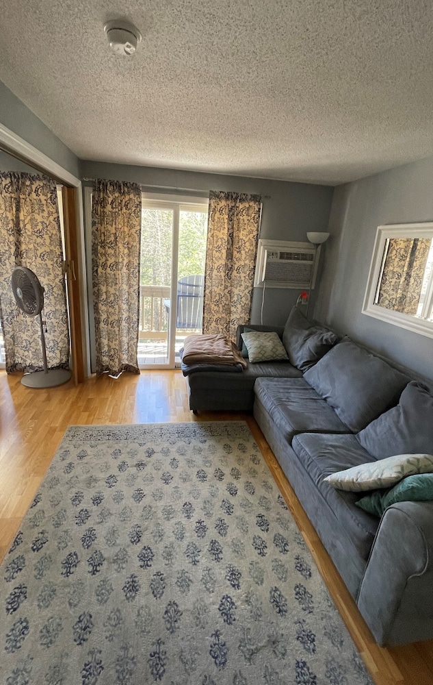Deluxe Suite With Jetted Tub, 1 Queen Bed, 1 Sofa Bed photo 3