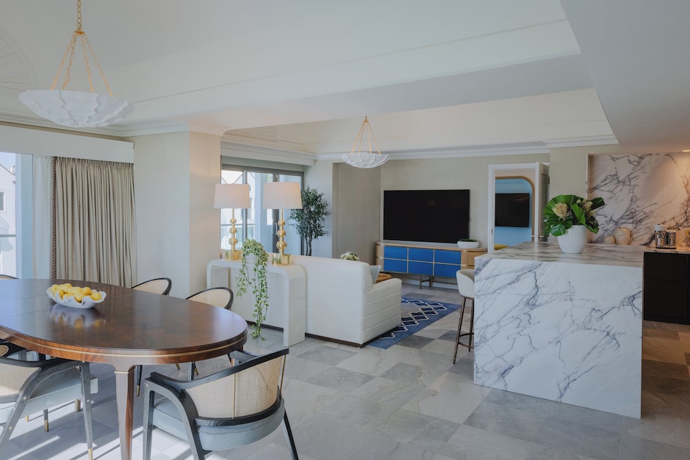 Suite, 1 King Bed (Santa Monica)
