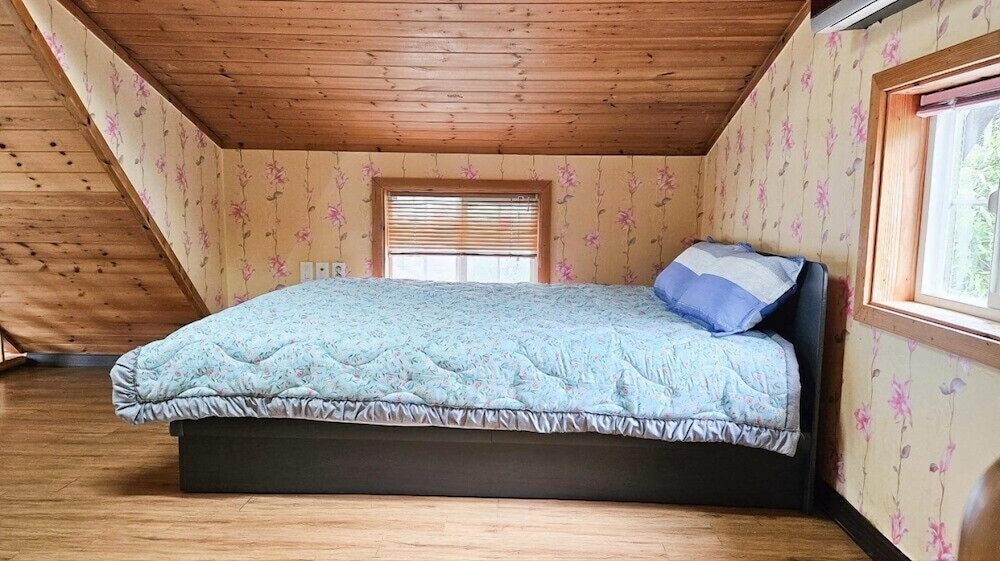 Room (Swiss A) - Photo 7