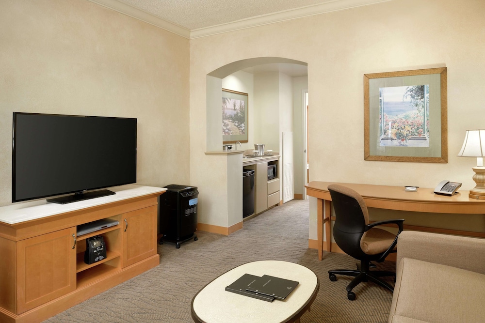 Superior Suite, 1 King Bed, Hearing Accessible - Breakfast/Cocktail Reception