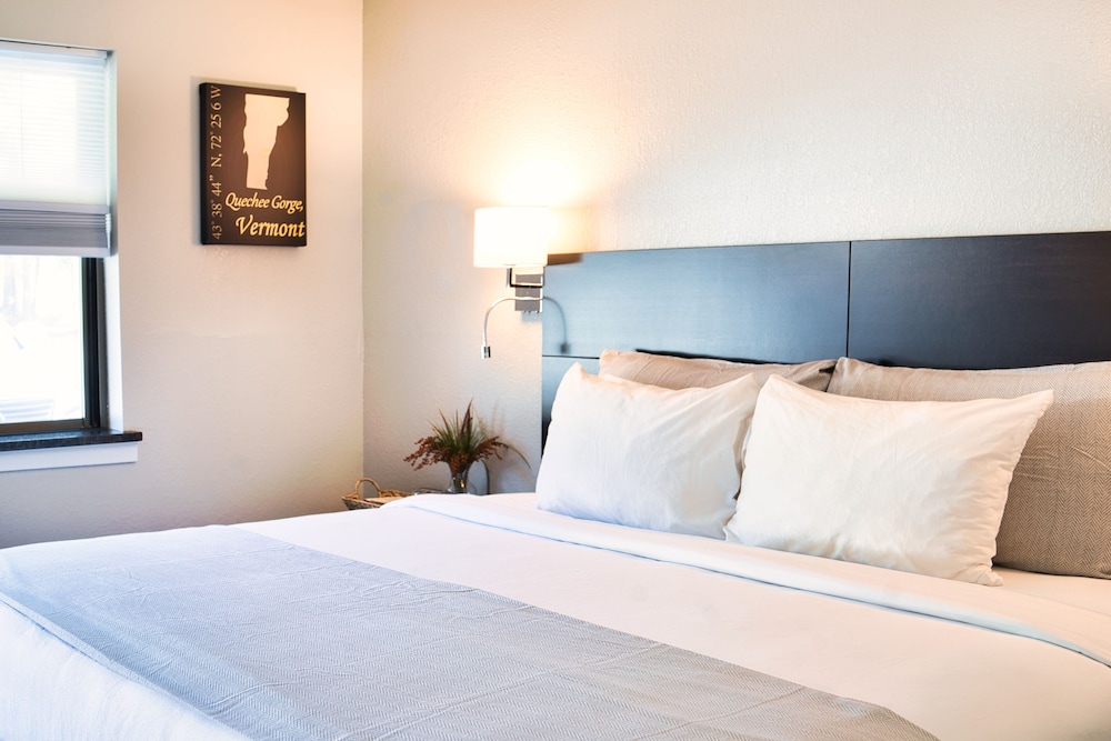 Signature Single Room, 1 King Bed - Photo 2