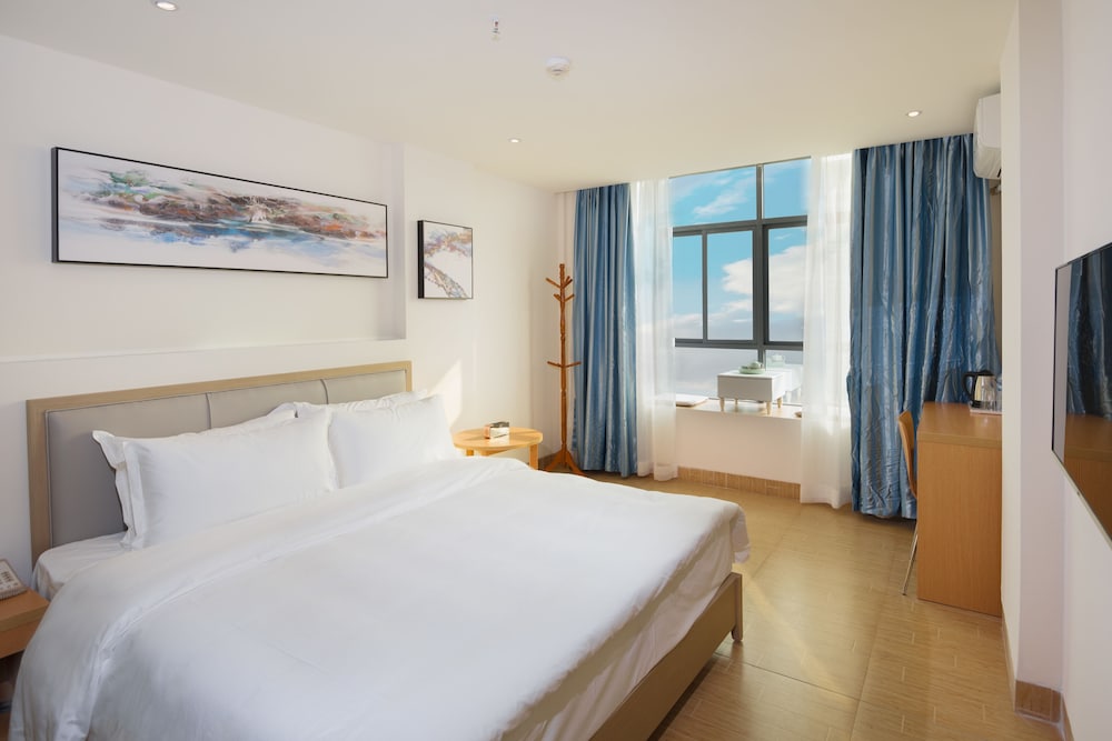 Deluxe King Room photo 1