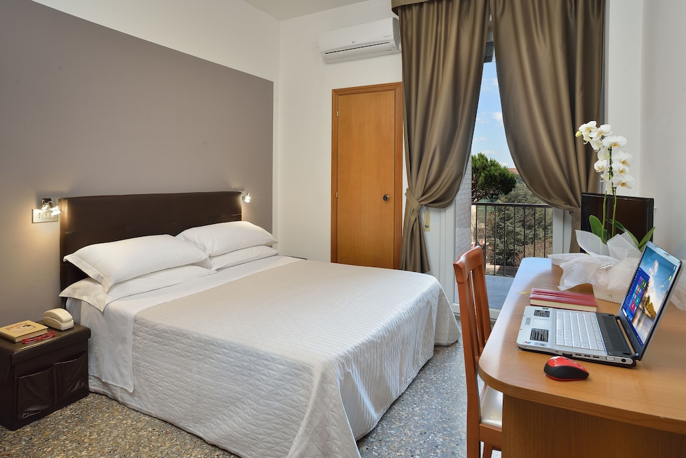 Double Room (Small) photo 3