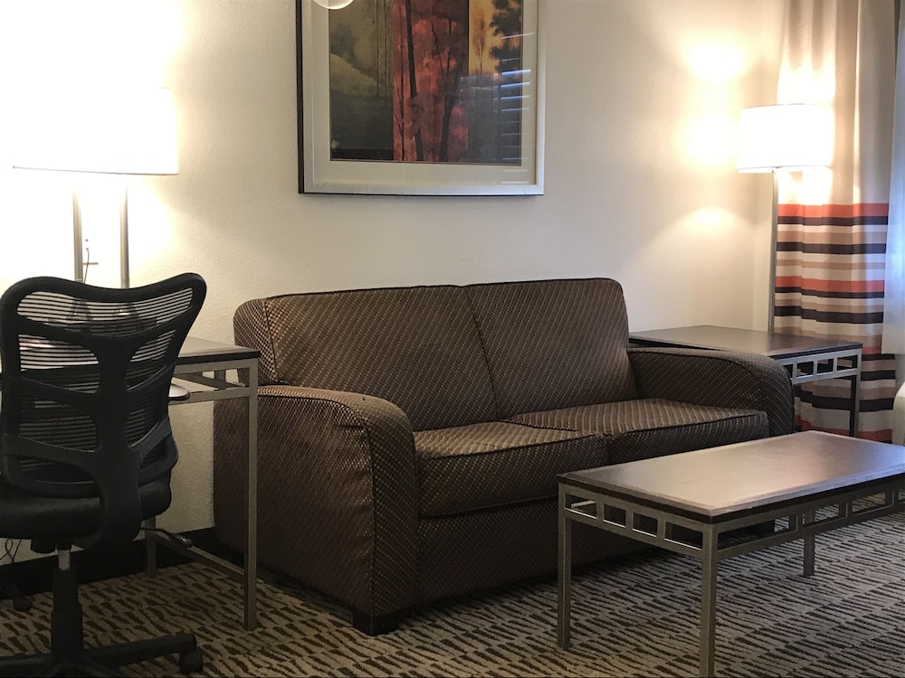 Suite, 1 King Bed, Non Smoking - Photo 2