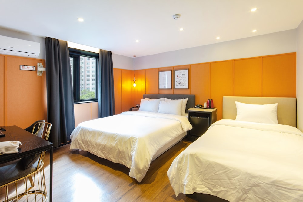 Deluxe Twin Room - Photo 1