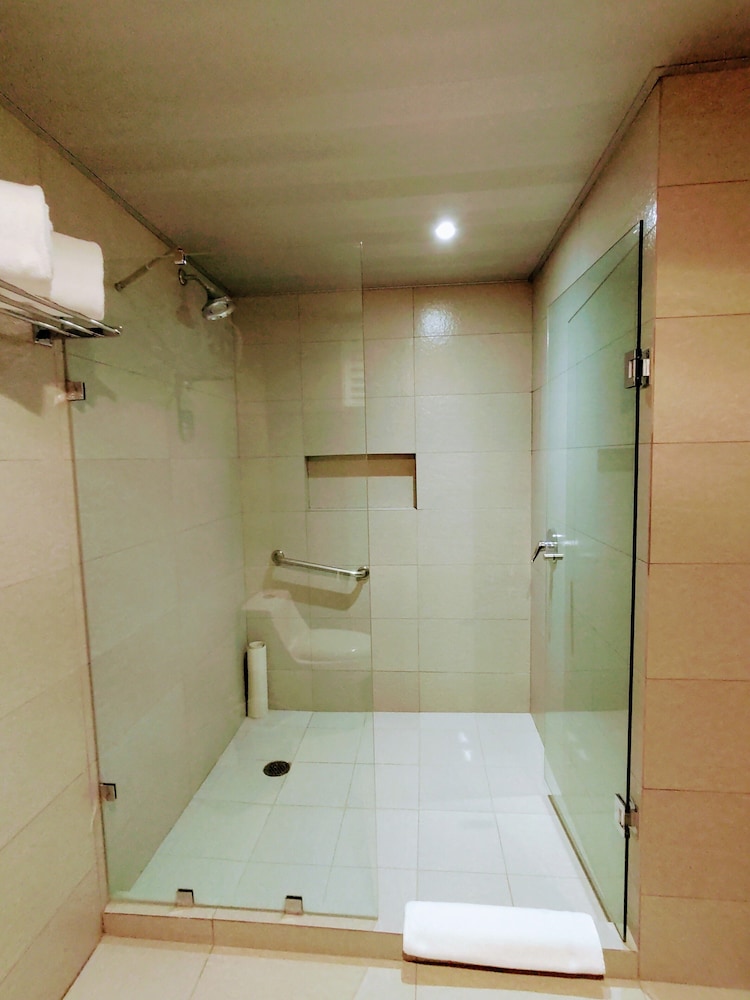 Suite, 2 Queen Beds, City View