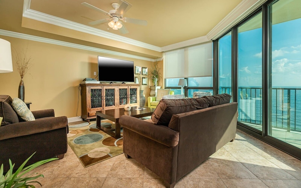 Condo, 2 Bedrooms