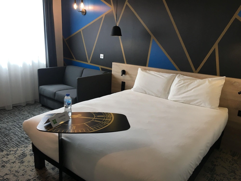Standard Room, Multiple Beds - Photo 3