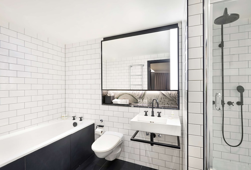 Andaz, Large Suite 1 king bed thumbnail 6