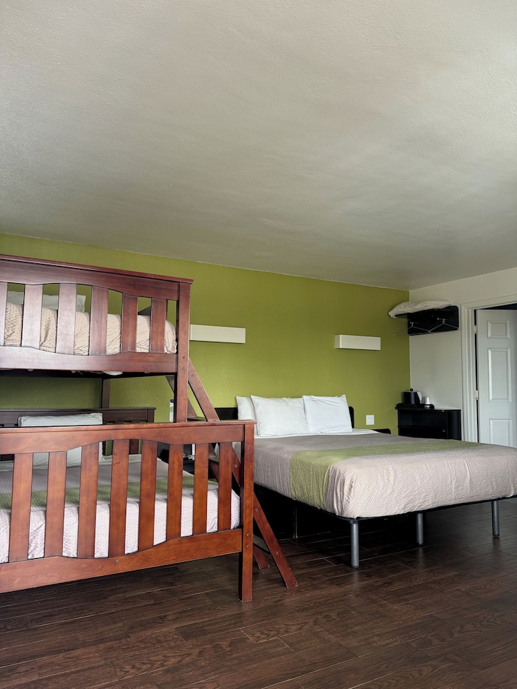 Signature Room, 1 King Bed, Non Smoking - Photo 1