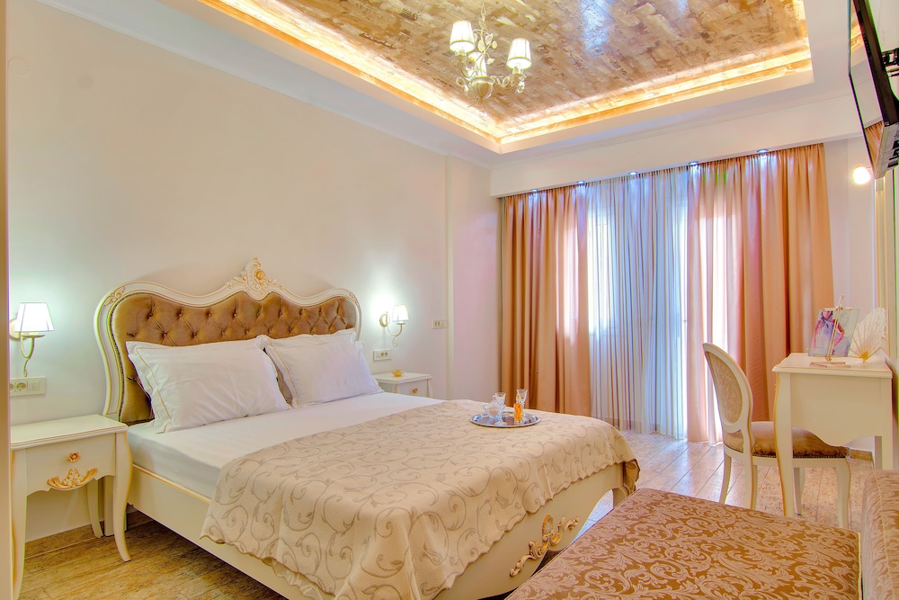 Deluxe Room - Photo 9