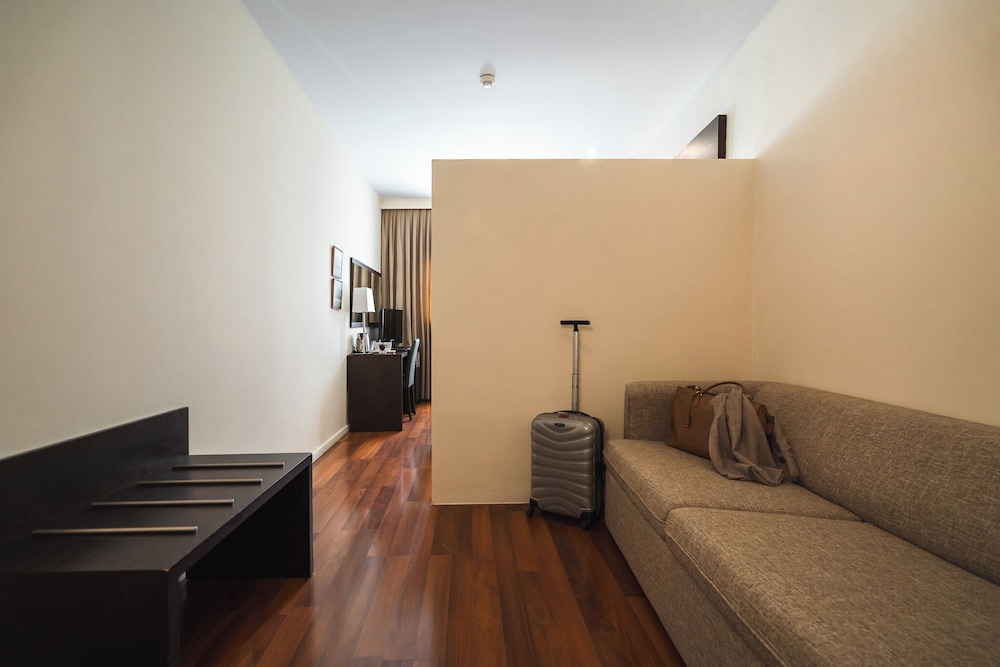 Triple Room thumbnail 6