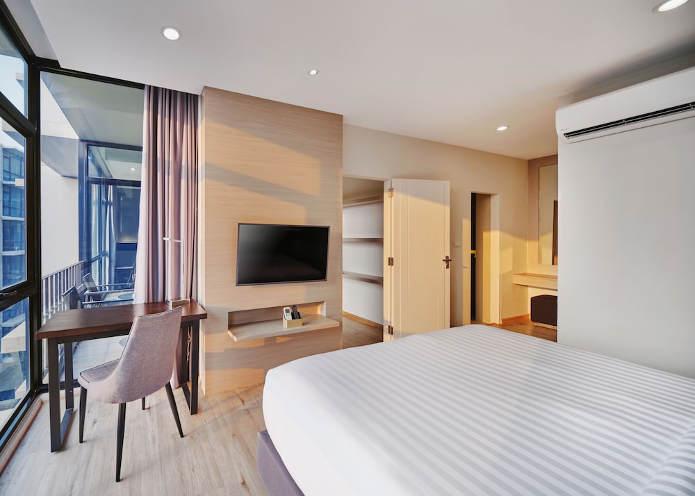 Grand Suite Room with Kitchenette - Photo 2