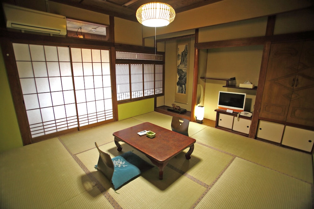Basic Triple Room photo 2