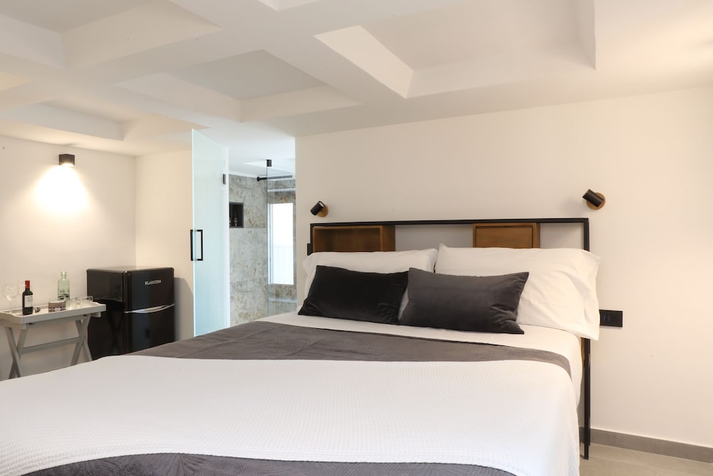 Signature Room (Low ceiling 1.85m/6ft 7in) photo 1
