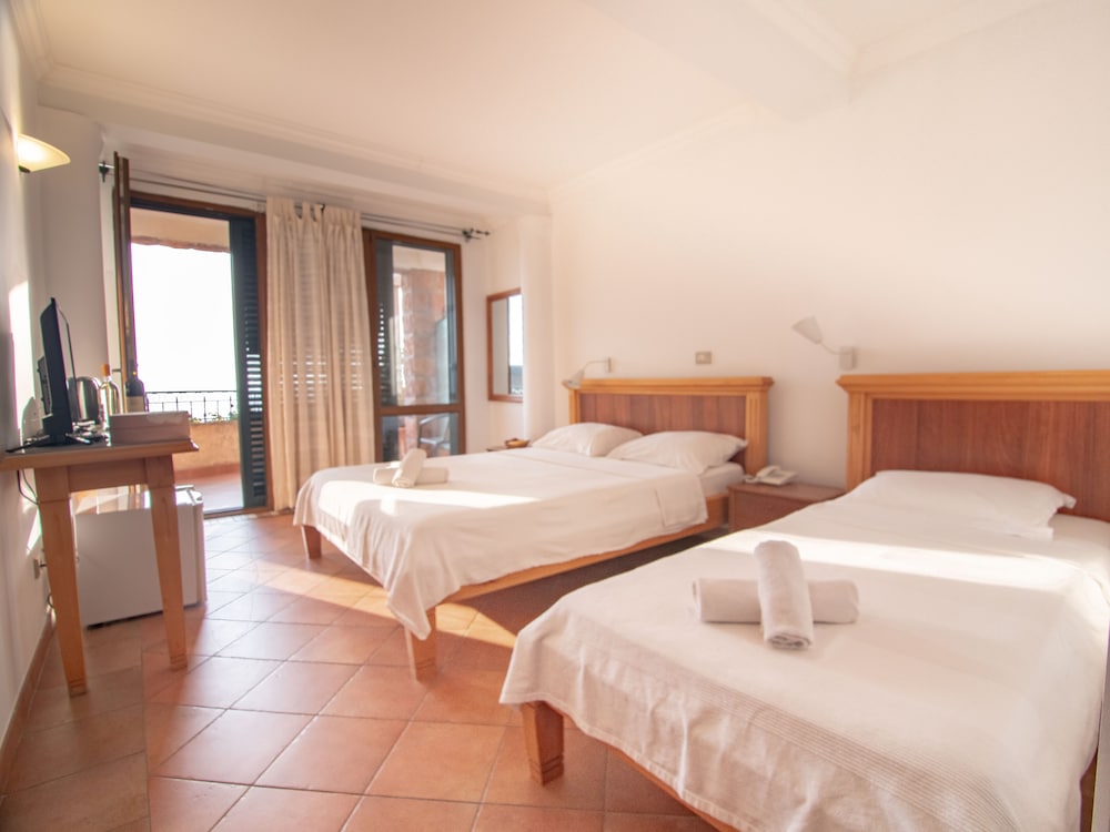 Comfort Triple Room, Balcony, Partial Ocean View photo 1
