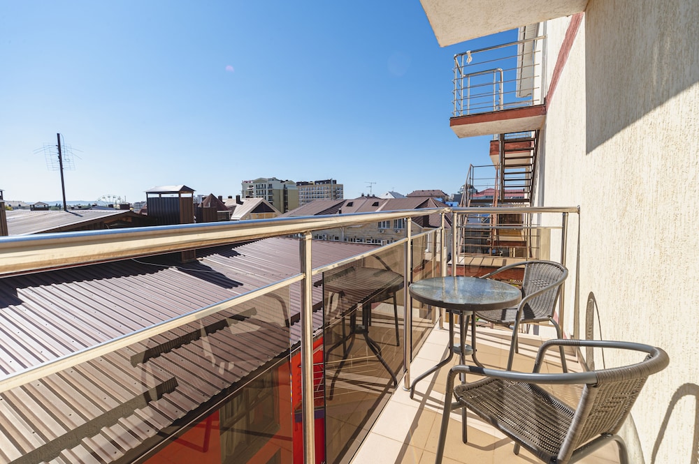Standard Double or Twin Room, Non Smoking, Courtyard View photo 2