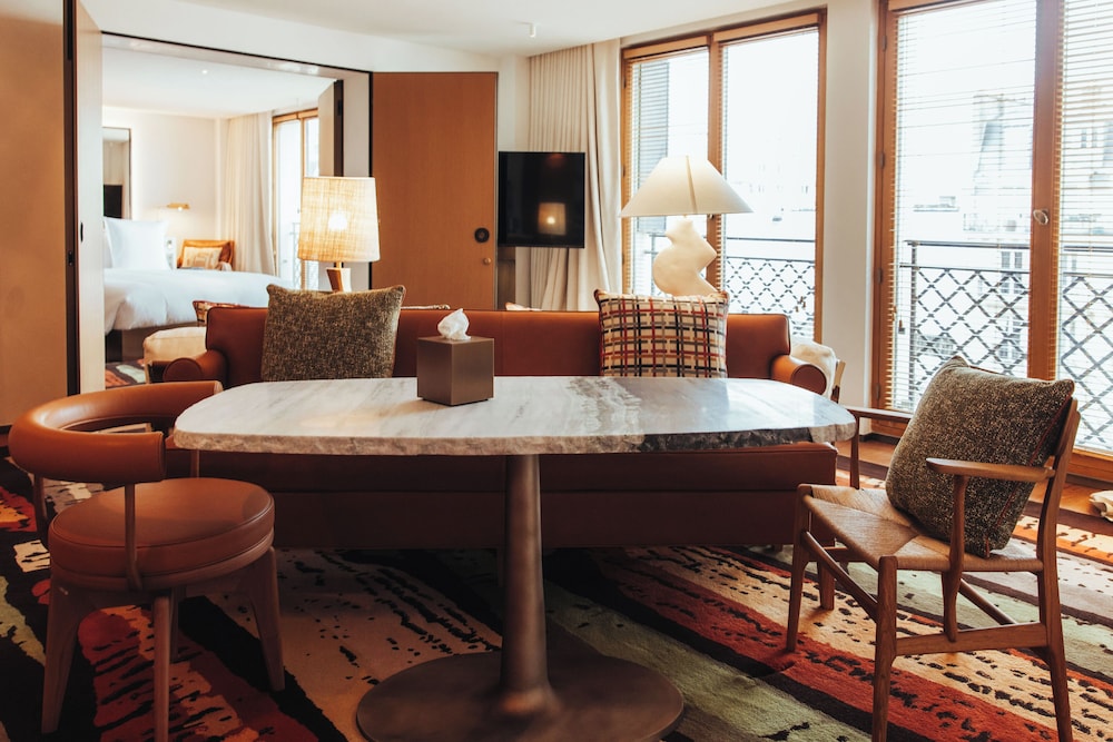 Signature Suite, Multiple Beds, Air conditioning photo 3