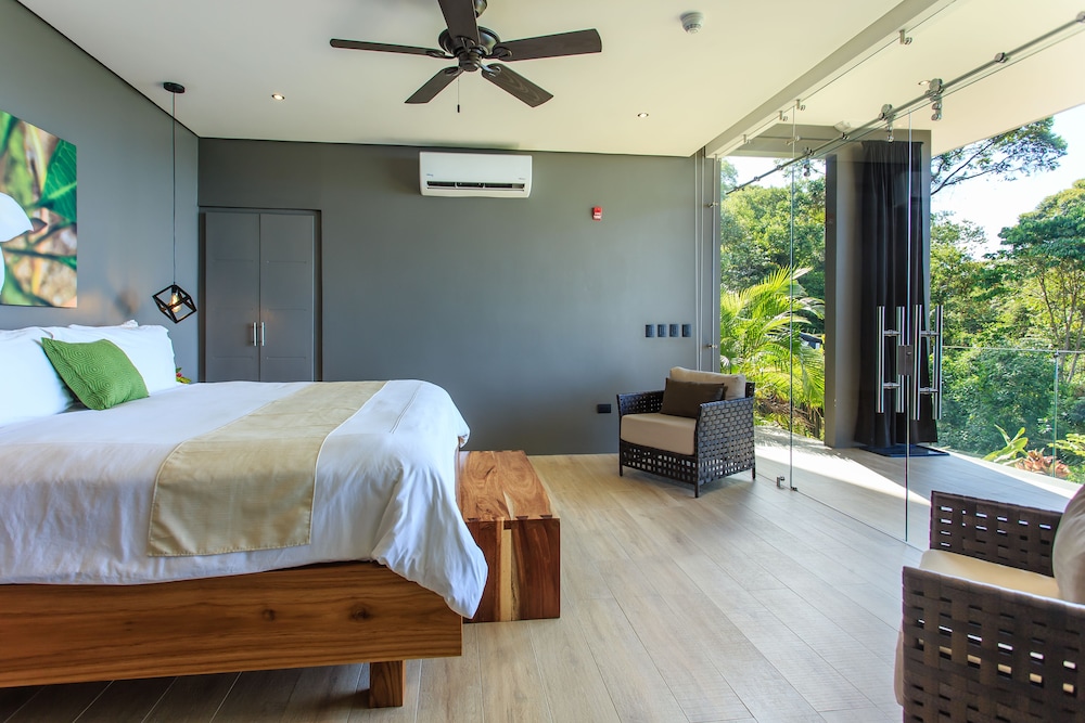 Luxury Suite, 1 King Bed, Terrace, Ocean View photo 3