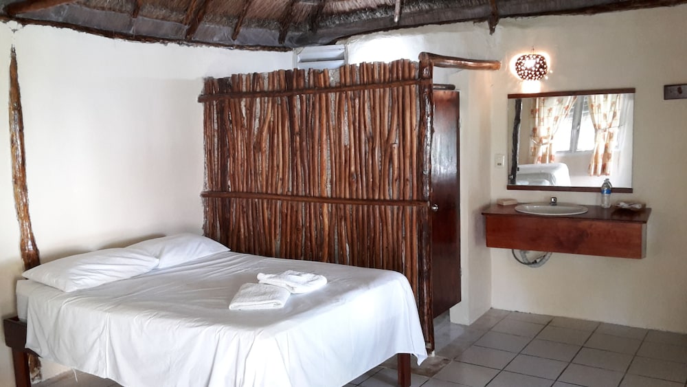 Classic Bungalow, 2 Double Beds - Photo 1