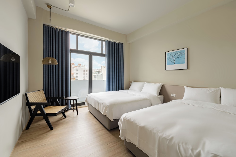 Basic Quadruple Room, City View