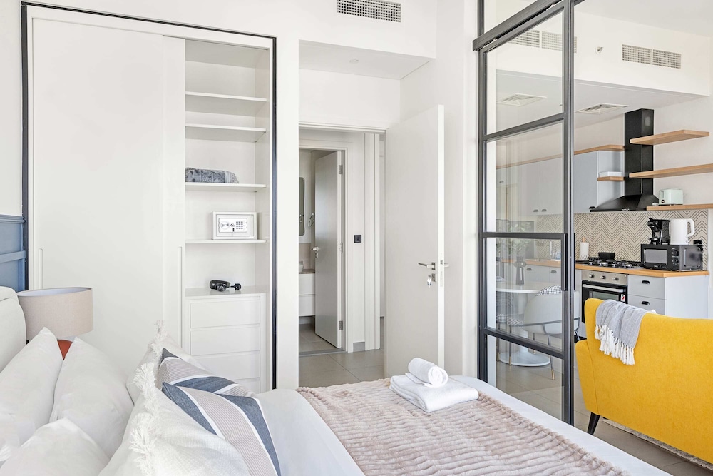 Luxury Apartment, 1 Bedroom, Balcony, City View photo 3