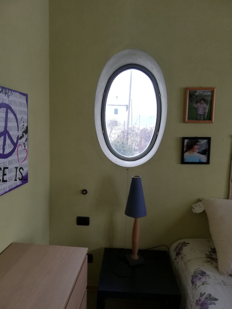 Deluxe Double Room, 1 Queen Bed, Shared Bathroom photo 2
