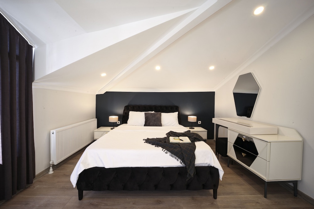 Honeymoon Room photo 2
