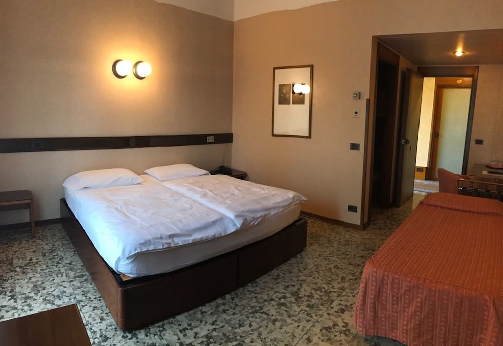 Superior Double or Twin Room, Balcony - Photo 3
