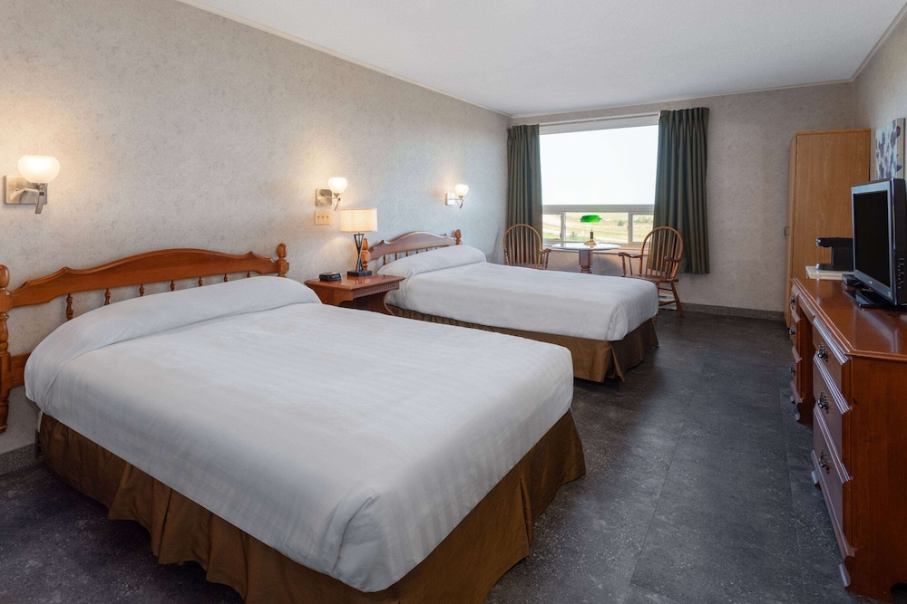 Room, 2 Double Beds, Non Smoking - Photo 1