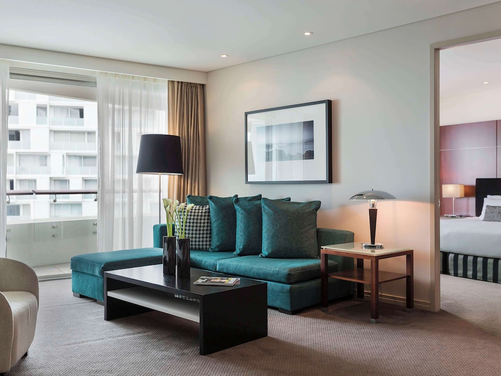 Junior Suite, 1 King Bed thumbnail 5