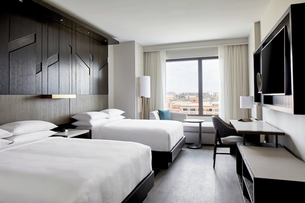 Room, 2 Queen Beds - Photo 1