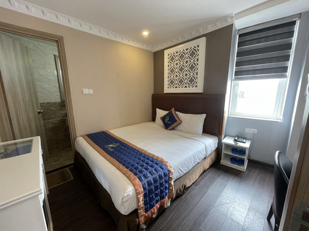 Superior Double Room, 1 King Bed, Non Smoking photo 3