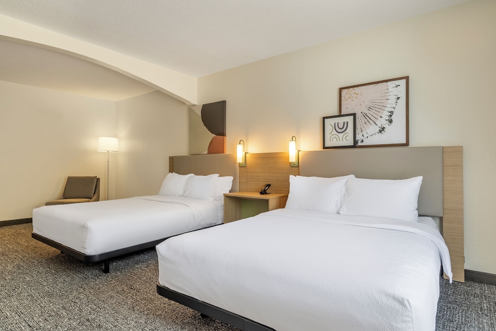 Room, 2 Queen Beds, Accessible, Bathtub
