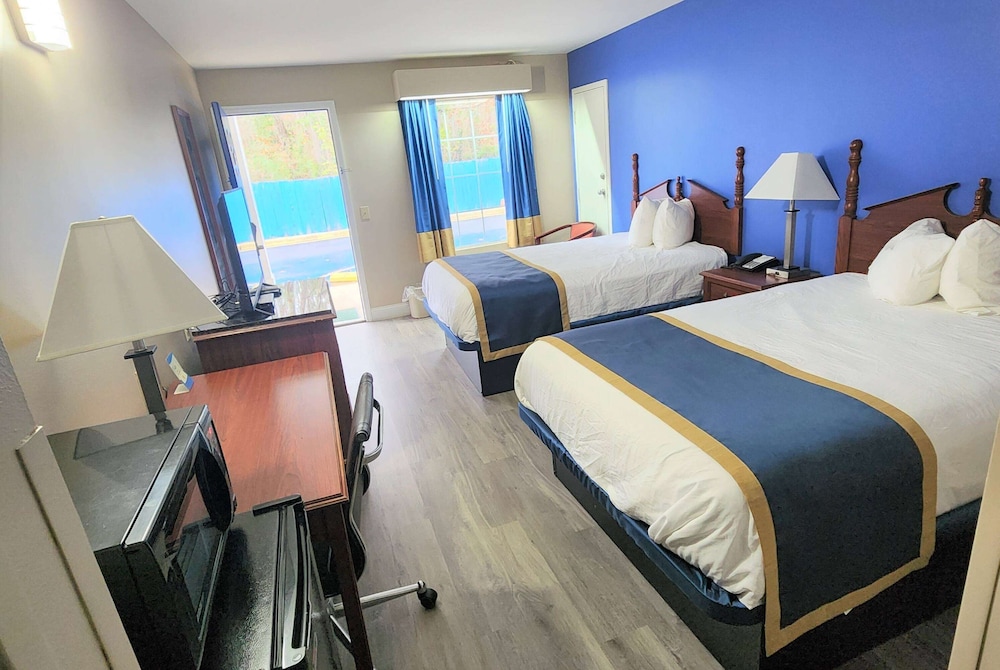 Standard Room, 2 Double Beds, Non Smoking - Photo 1