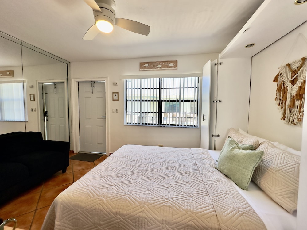 Beach Lover s Studio Apartment in Hollywood FL, Photo 29