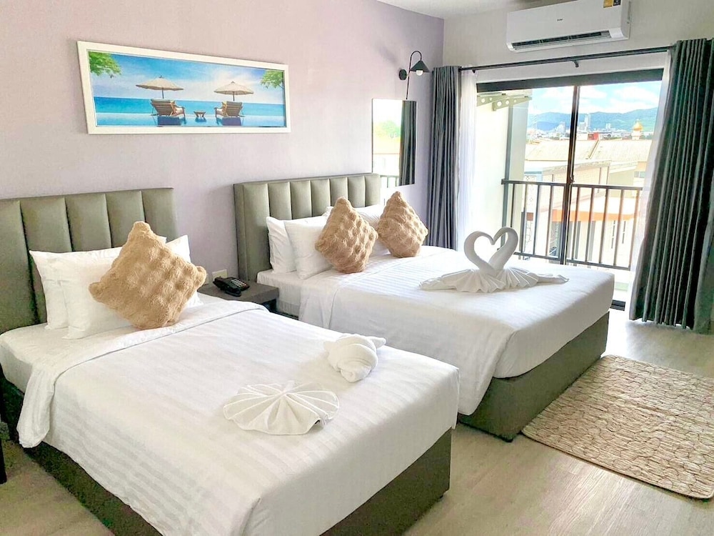 Deluxe Room - Photo 8