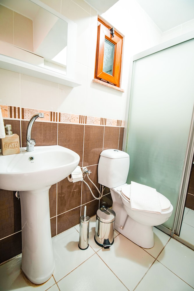 Standard Triple Room, City View photo 2