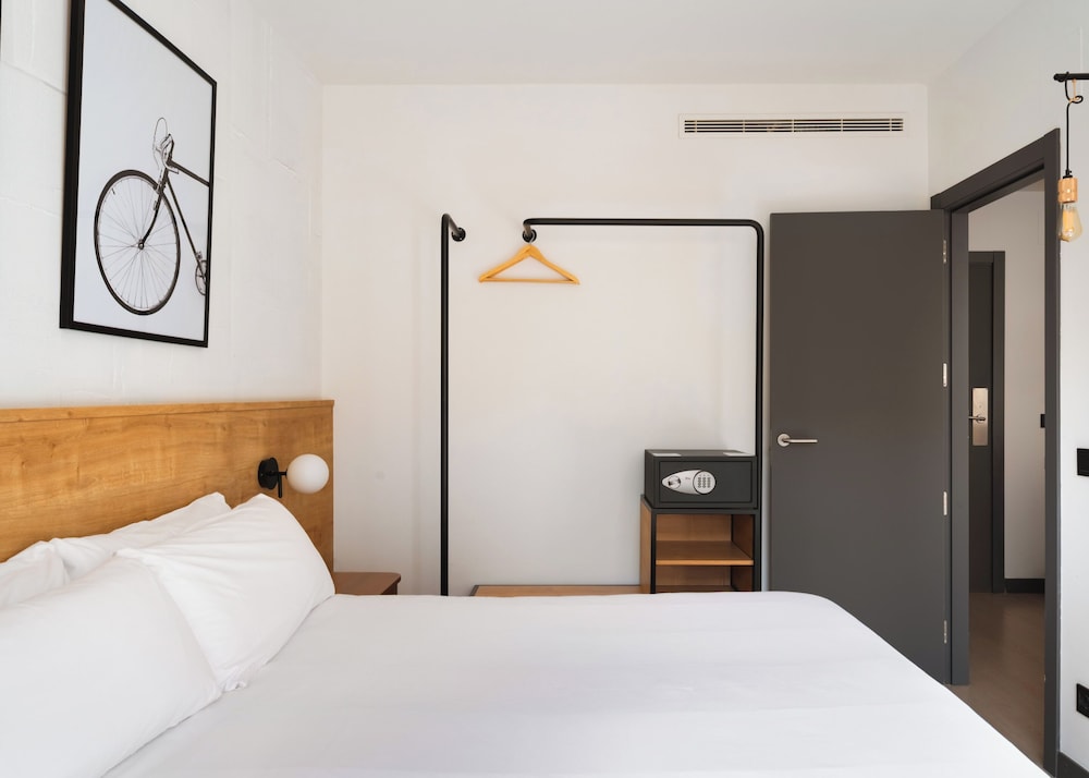 One-Bedroom Apartment with Balcony photo 2