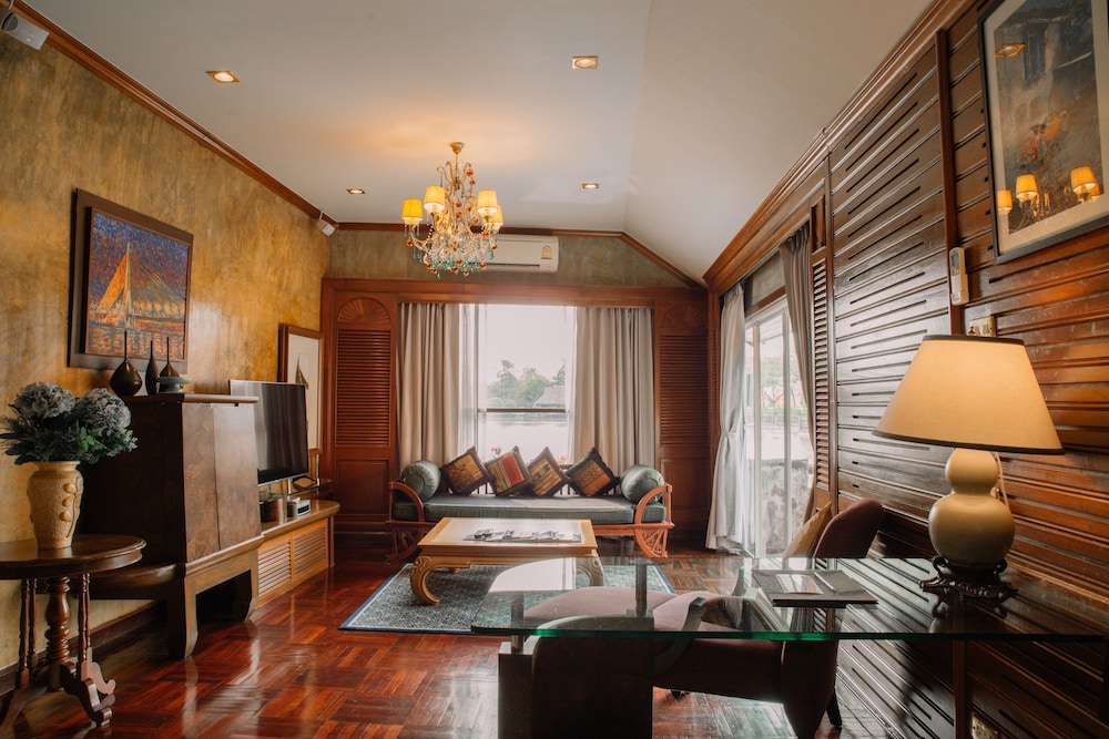 Grand Pool Villa