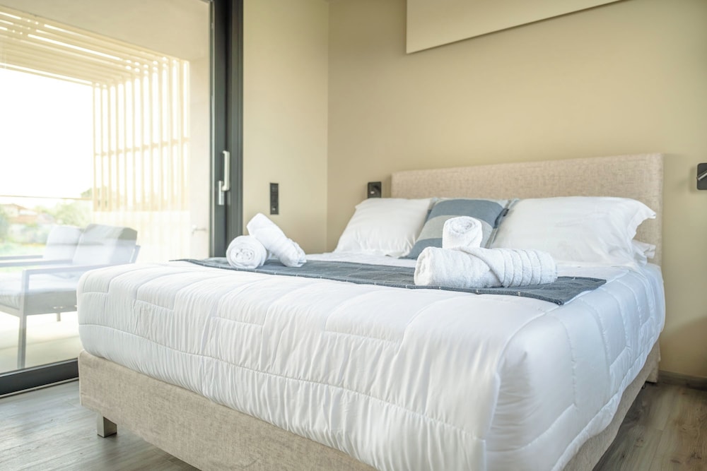 Family Apartment, Multiple Bedrooms (Kourouta Luxury Suites with Pool nr4)